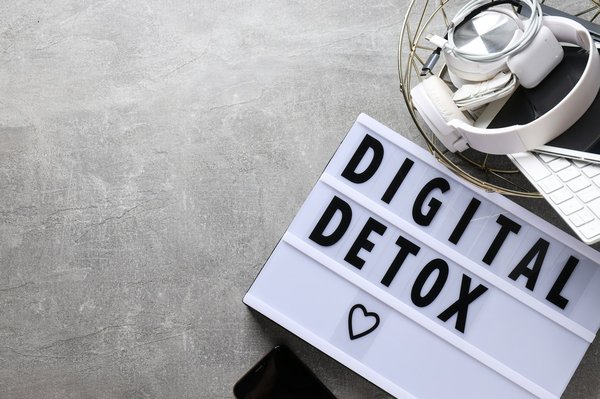 Quels sont les effets des régimes détox sur la santé du foie et la digestion ?